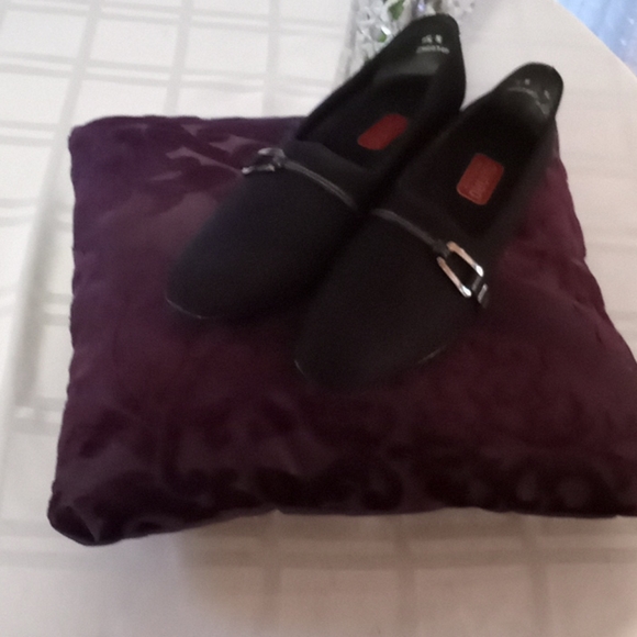 Monroe "Cindi" stretch material pump, kitten heal. - Picture 3 of 4